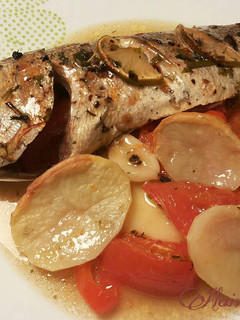 Una foto de Besugo al horno, a la lima y hierbas ibéricas