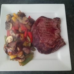 A picture of Steak and Veg.
