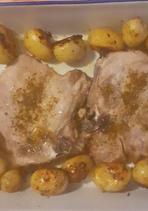 Foto di Braciole con patate novelle al forno..piatto unico..😋😋