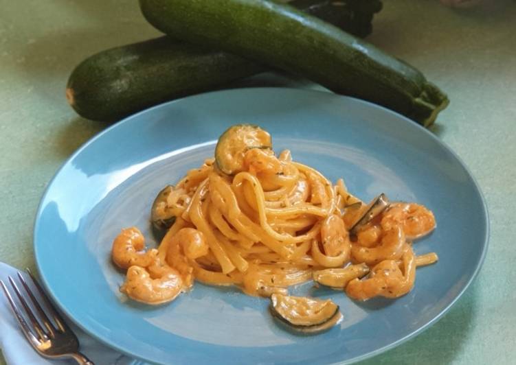 Sciaratelli con gamberi e zucchine e panna