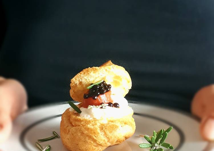 Choux alla ricotta e rosmarino, salmone e caviale di Teriyaki (di #iocucino)