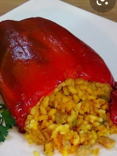 Una foto de Pimientos rellenos de arroz con carne