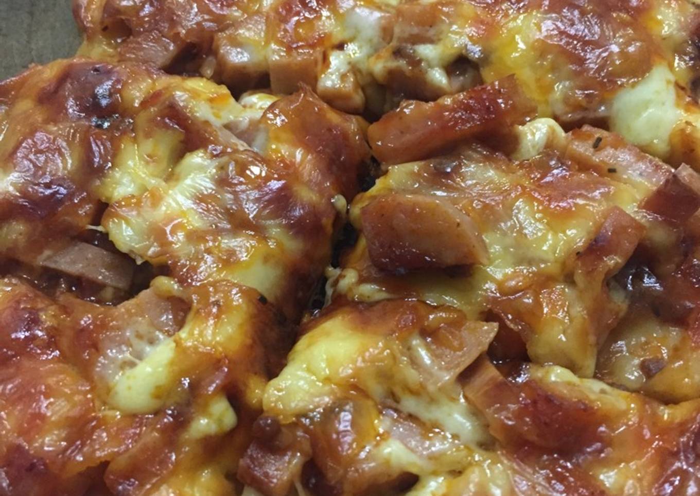 Pork luncheon pizza