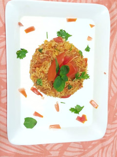 ટોમેટો રાઈસ (Tomato Rice Recipe In Gujarati) રેસીપી મુખ્ય ફોટો