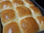 A picture of dinner rolls