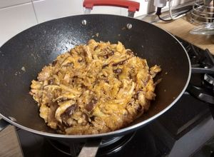 Foto principal de Wok de pollo con repollo y shiitake