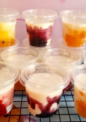 Hình của món Sữa chua mix sốt trái cây.