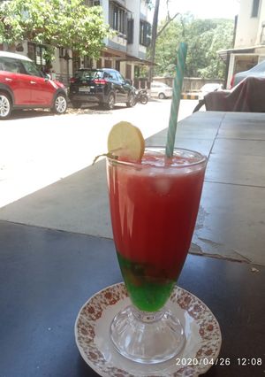 A picture of Watermelon kiwi mocktail.