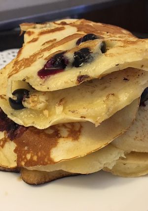 Una foto de Hot cakes de arándanos