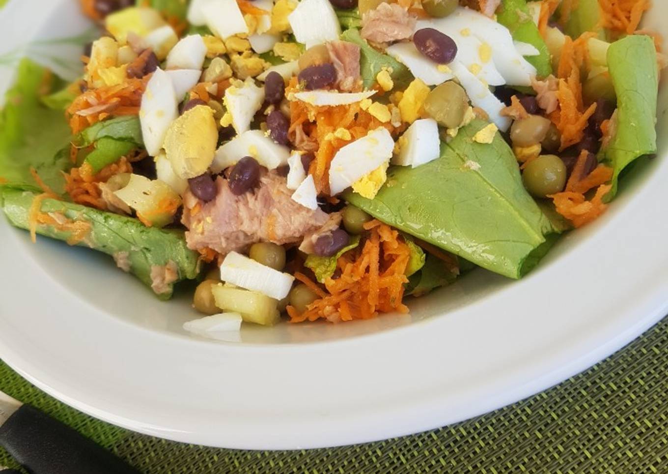 Ensalada saludable y rápida, con latas