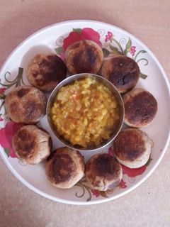 दाल बाटी (dal bati recipe in Hindi) रेसिपी मुख्य फोटो