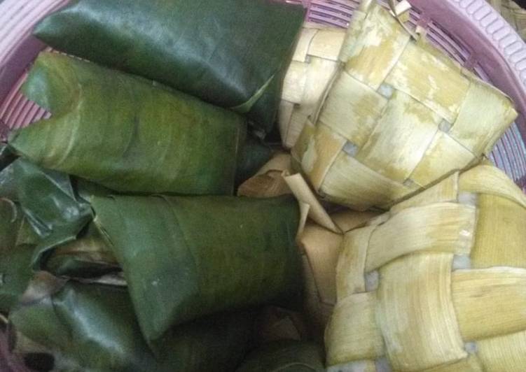 Bagaimana Menyiapkan Kupat vs lepet daun pisang yang Enak Banget