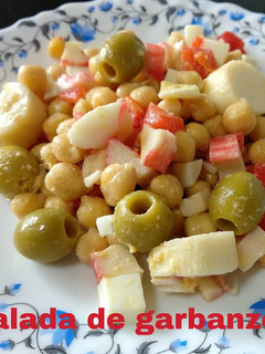 Una foto de Ensalada de garbanzos