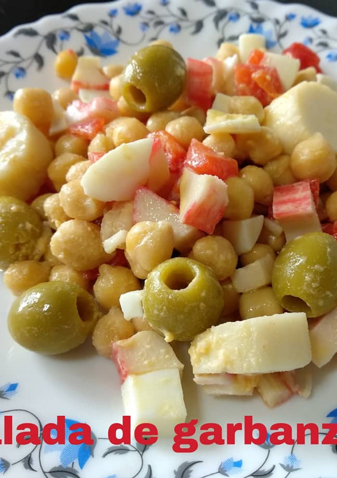 Una foto de Ensalada de garbanzos