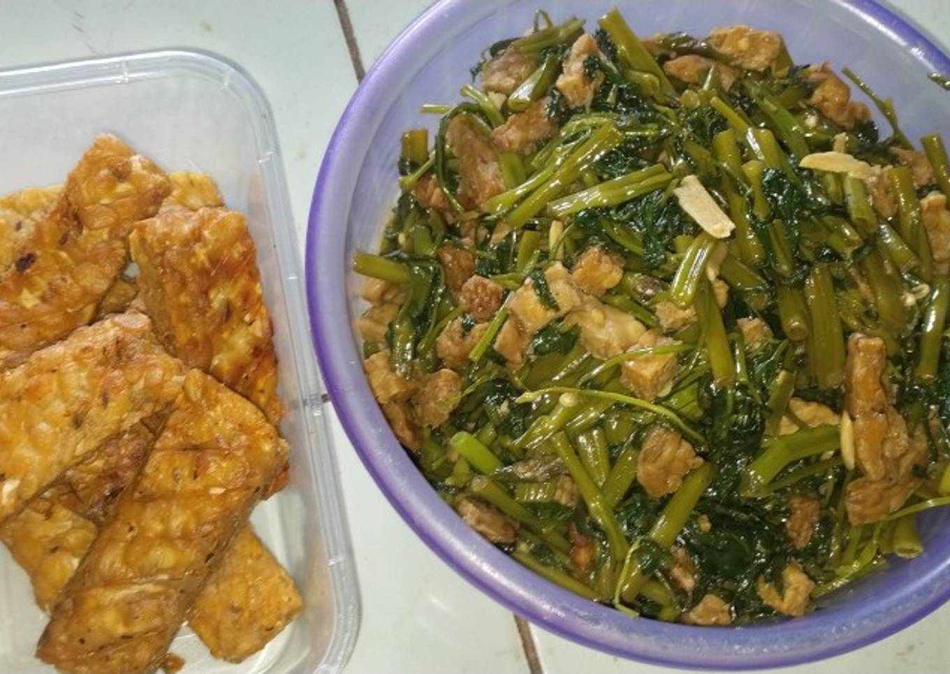 Oseng tempe kangkung + tempe goreng sederhana