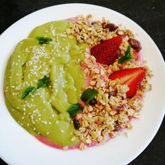 A picture of Avocado and raspberry smoothie bowl.