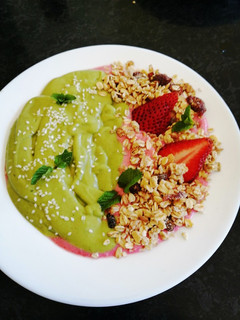 A picture of Avocado and raspberry smoothie bowl.