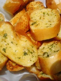 Hình của món Bánh mì bơ tỏi.