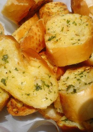 Hình của món Bánh mì bơ tỏi.