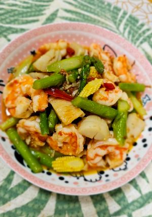 A picture of XO Sauce Asparagus with Shrimp and Scallops.