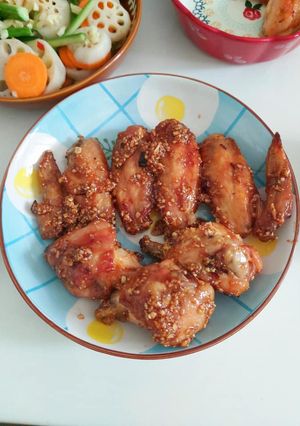 Hình của món CÁNH GÀ CHIÊN SỐT BƠ TỎI (nồi chiên không dầu).