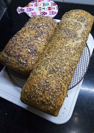 Una foto de Pan integral con semillas