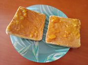Una foto de tostadas con mermelada
