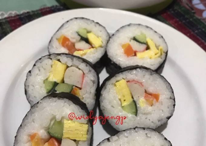 Cara Gampang Membuat Sushi Homemade Praktis dan Irit, Enak