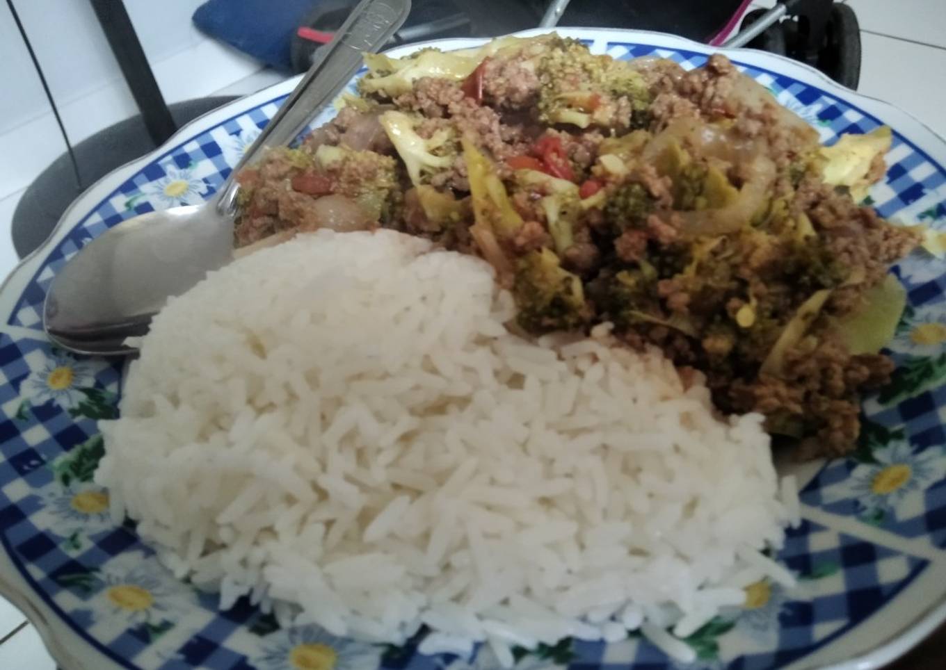 Brócoli saltado con carne molida