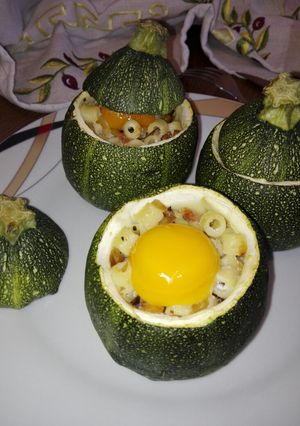 Foto principal de Calabacines luna rellenos estilo carbonara