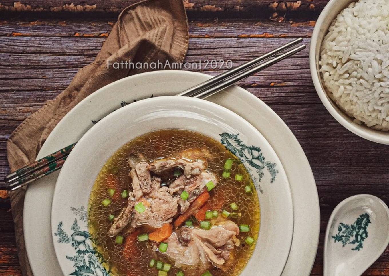 Sup ayam dengan radicchio merah