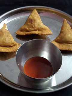 கோதுமை சமோசா (Kothumai samosa recipe in tamil) செய்முறை முக்கிய புகைப்படம்