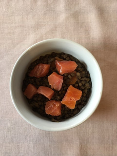 Una foto de Lentejas con salmón ahumado