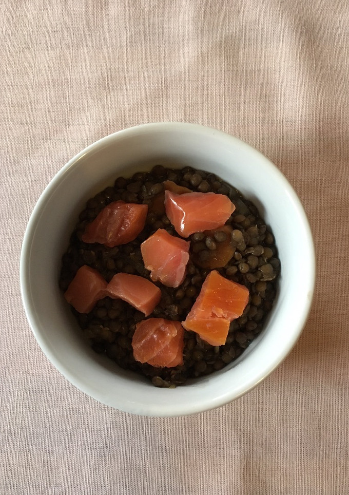 Una foto de Lentejas con salmón ahumado