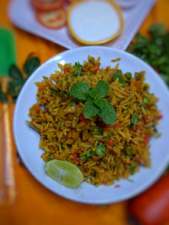 તવા પુલાવ (Tava Pulao Recipe In Gujarati) રેસીપી મુખ્ય ફોટો