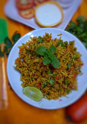 તવા પુલાવ (Tava Pulao Recipe In Gujarati) રેસીપી મુખ્ય ફોટો