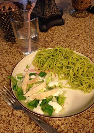 Una foto de Pasta verde al poblano