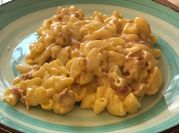 Una foto de macarrones con cheddar