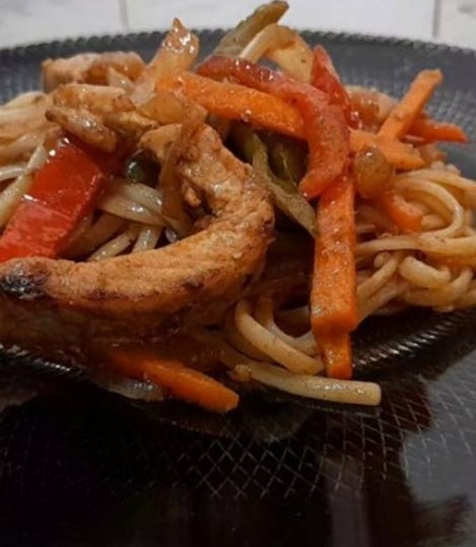 Una foto de Woks de fideos salteados