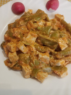 Una foto de Tofu con Judías verdes y salsa de tomate
