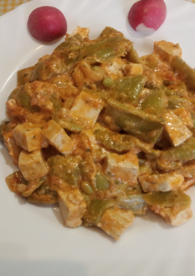 Una foto de Tofu con Judías verdes y salsa de tomate