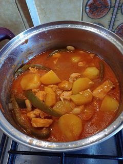 Una foto de Habichuelas con salmón