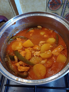Una foto de Habichuelas con salmón