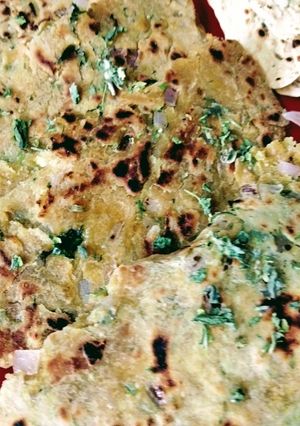 A picture of Fenugreek mix with khuskhus onion Paratha Koki.