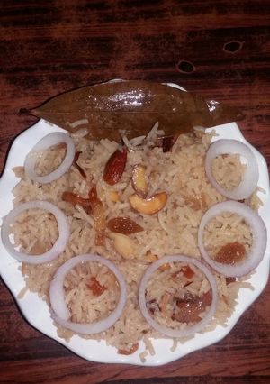 A picture of Kashmiri pulao.