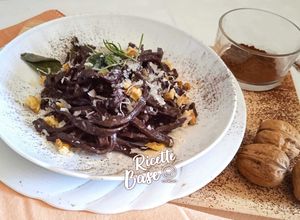 Foto di Tagliatelle al cacao con burro salvia e noci