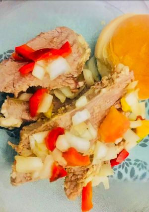 Una foto de CARNE (colita de cuadril o peceto)A LA CRIOLLA