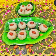 A picture of Sujji (semolina) Laddu.