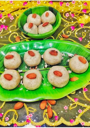 A picture of Sujji (semolina) Laddu.