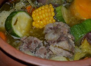Una foto de Puchero en olla de barro